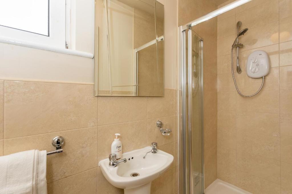 Town Square Townhouse - Best Location In Galway Extérieur photo