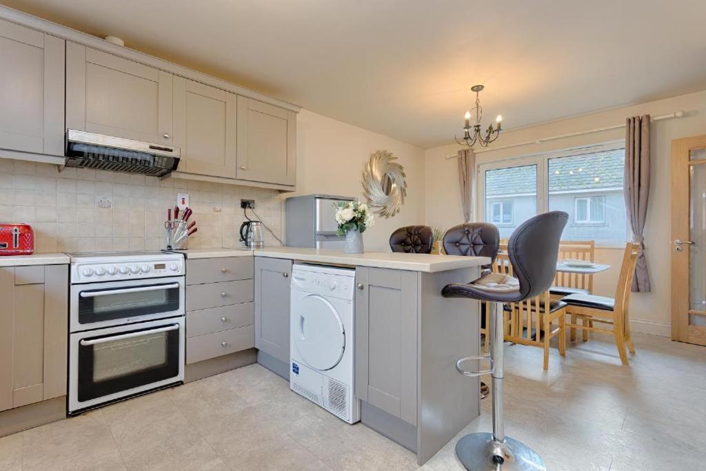 Town Square Townhouse - Best Location In Galway Extérieur photo