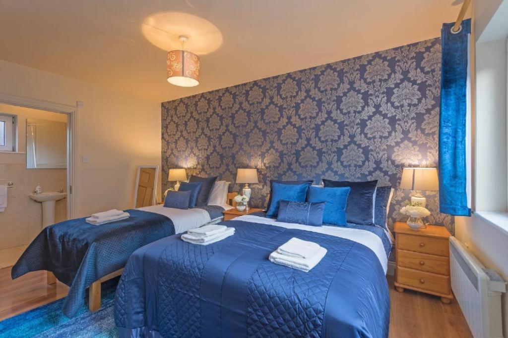 Town Square Townhouse - Best Location In Galway Extérieur photo