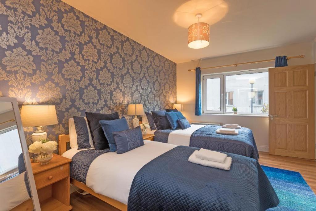 Town Square Townhouse - Best Location In Galway Extérieur photo