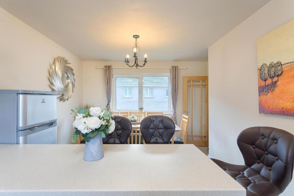 Town Square Townhouse - Best Location In Galway Extérieur photo