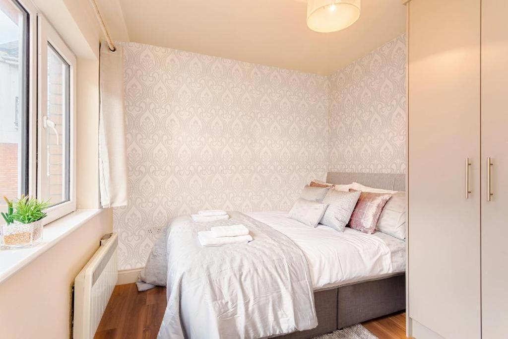 Town Square Townhouse - Best Location In Galway Extérieur photo